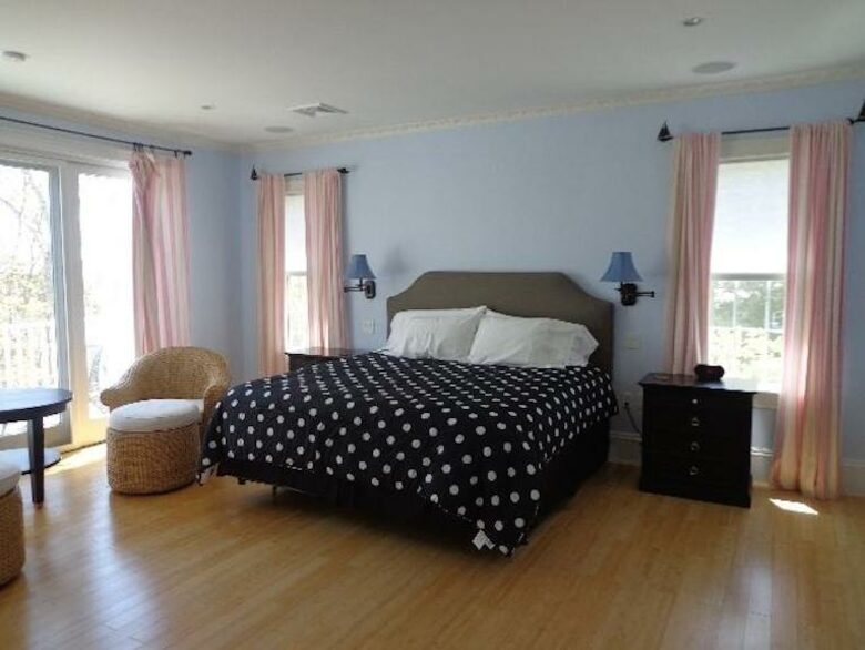 Seaview Avenue Beachfront Estate - Barnstable, Massachusetts