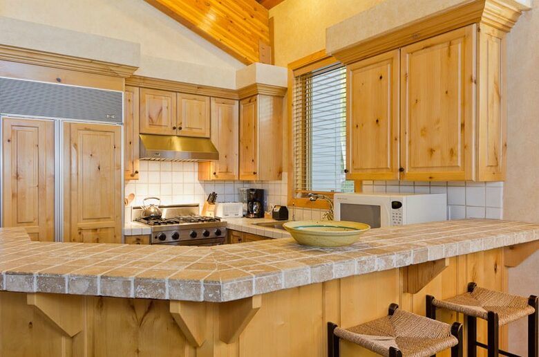 Deer Valley Trail's Inn Lodge Condo - Ski in/Ski Out - Park City, Utah