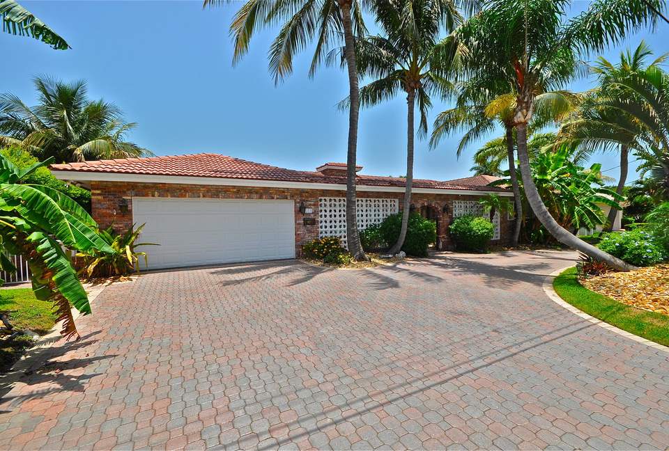 The Tiki Hut - Lighthouse Point, Florida