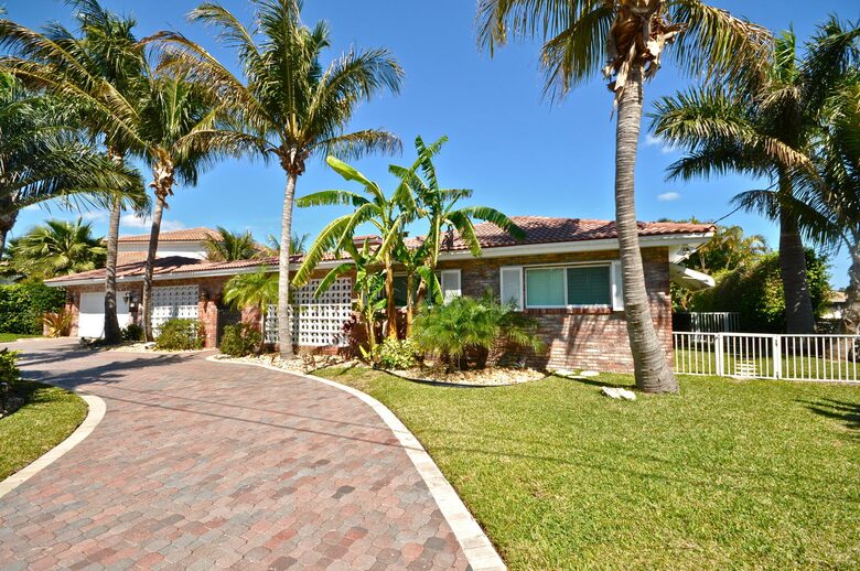 The Tiki Hut - Lighthouse Point, Florida