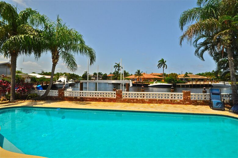 The Tiki Hut - Lighthouse Point, Florida