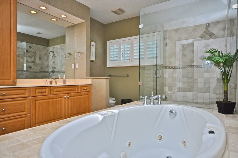 The Tiki Hut - Lighthouse Point, Florida