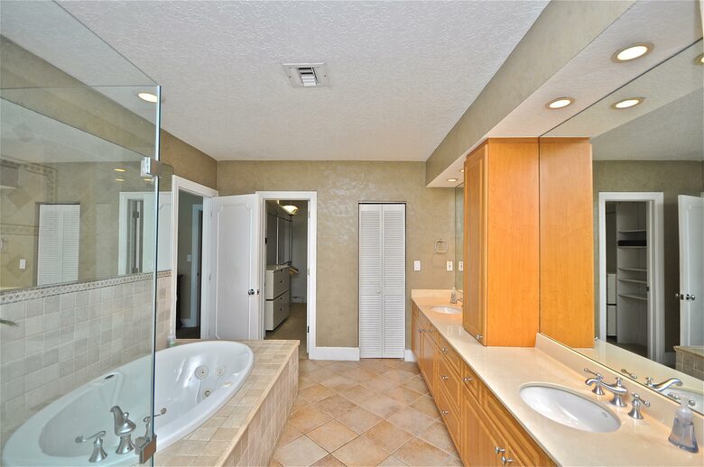 The Tiki Hut - Lighthouse Point, Florida