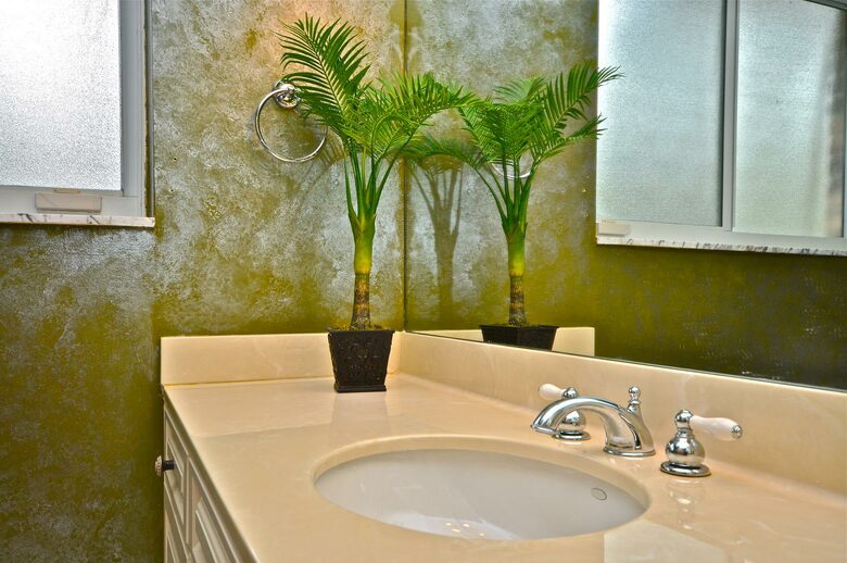 The Tiki Hut - Lighthouse Point, Florida