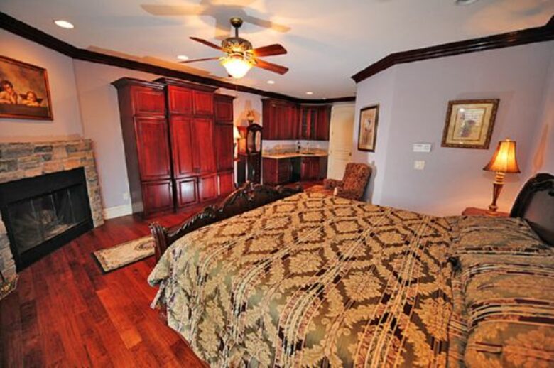 Las Vegas Mini Castle #2 (The Gambler) - Las Vegas, Nevada