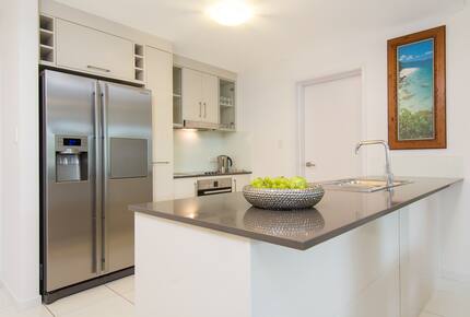 Vision Cairns Esplanade 2 Bedroom Apartment - Cairns, Australia