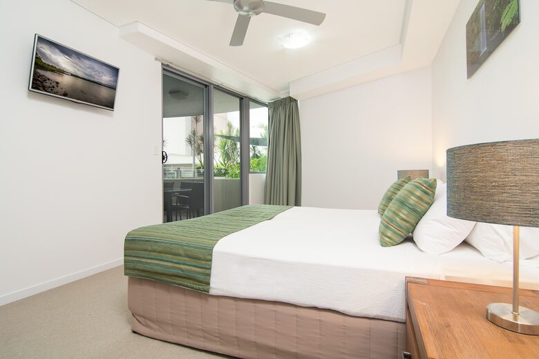 Vision Cairns Esplanade 2 Bedroom Apartment - Cairns, Australia