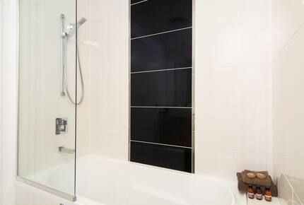 Vision Cairns Esplanade 2 Bedroom Apartment - Cairns, Australia