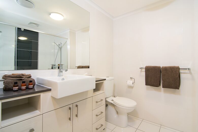 Vision Cairns Esplanade 2 Bedroom Apartment - Cairns, Australia