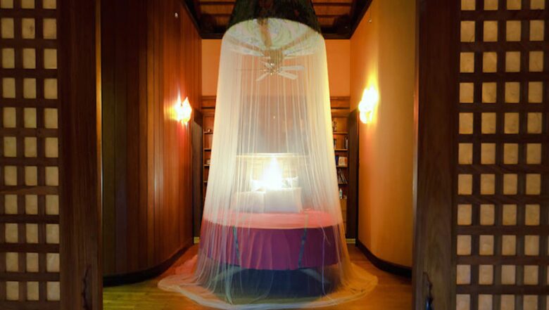 Noa Noa Island (R) - Taytay Bay, Philippines