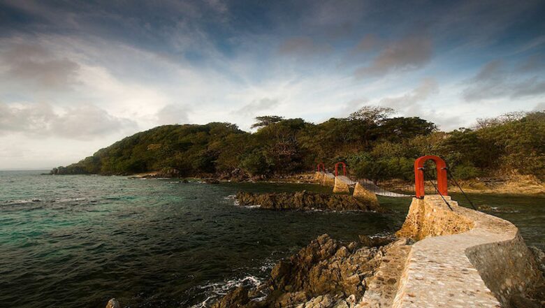 Noa Noa Island (R) - Taytay Bay, Philippines