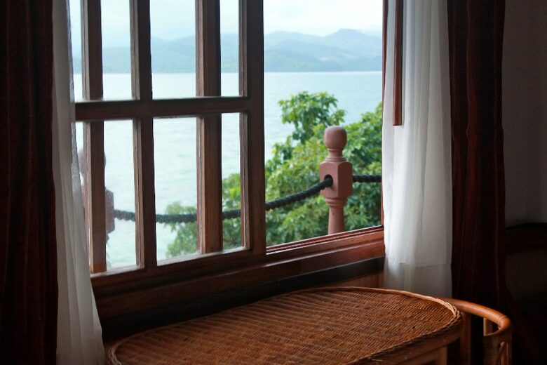 Noa Noa Island (R) - Taytay Bay, Philippines