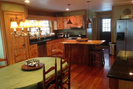 Grouse Thicket Cabin - Mars Hill, North Carolina