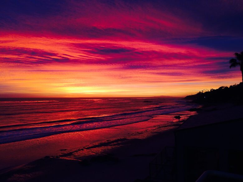 Stunning Beachfront House on Magnificent West Malibu Cove - Malibu, California