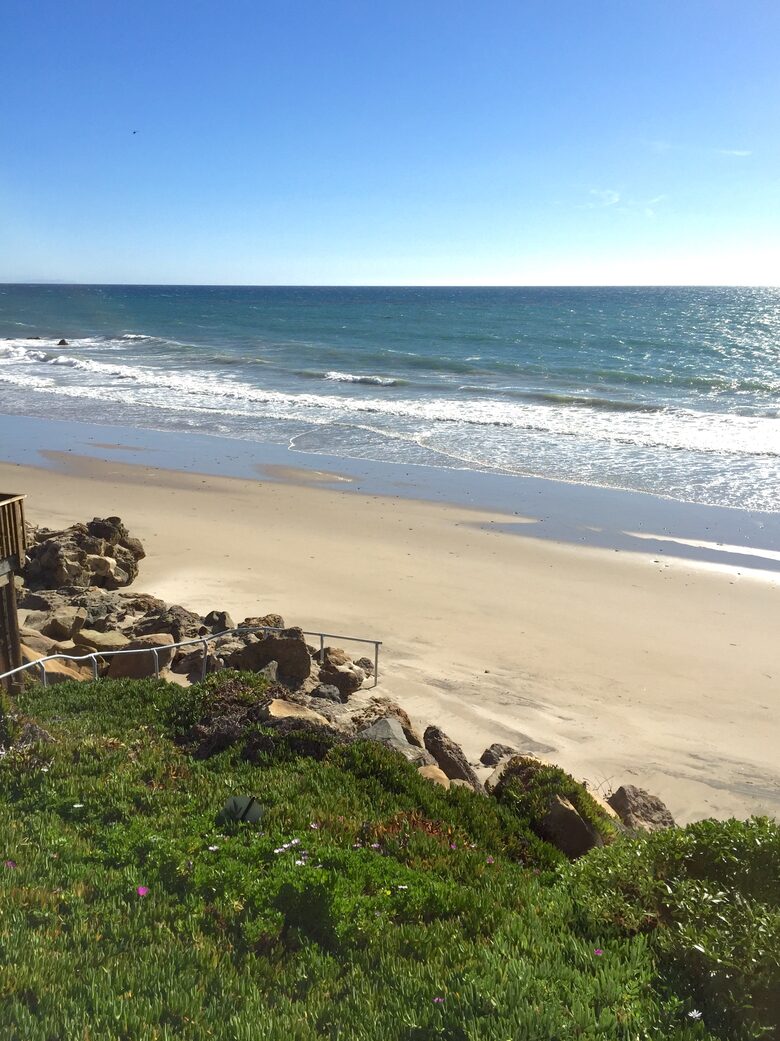 Stunning Beachfront House on Magnificent West Malibu Cove - Malibu, California