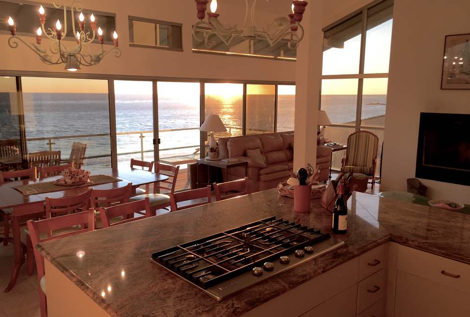 Stunning Beachfront House on Magnificent West Malibu Cove - Malibu, California