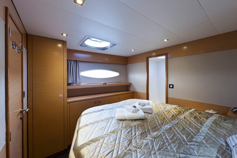 TradeWinds Yacht Cabin for 2 - FIJI Sailing Vacation - Nadi, Fiji