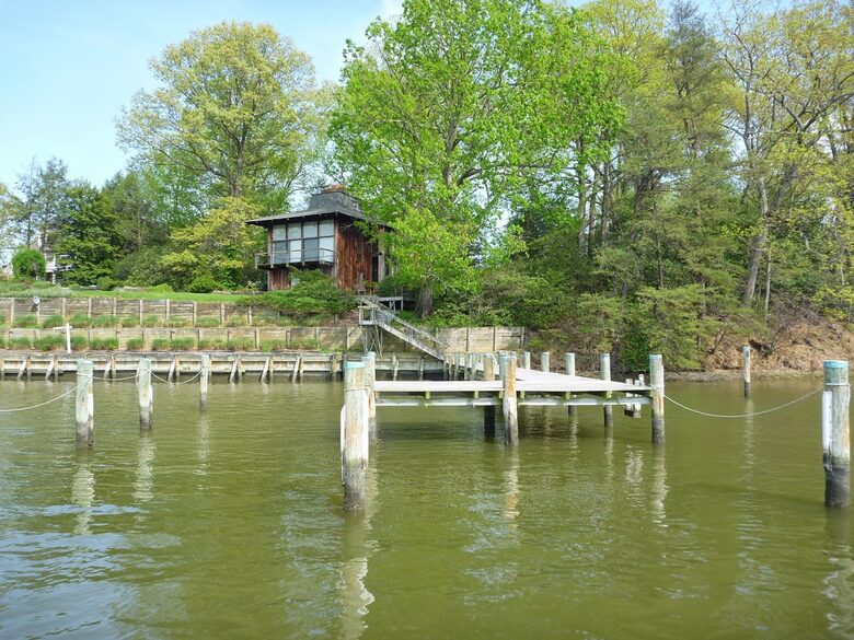 Chesapeake Bay Treehouse - Edgewater, Maryland