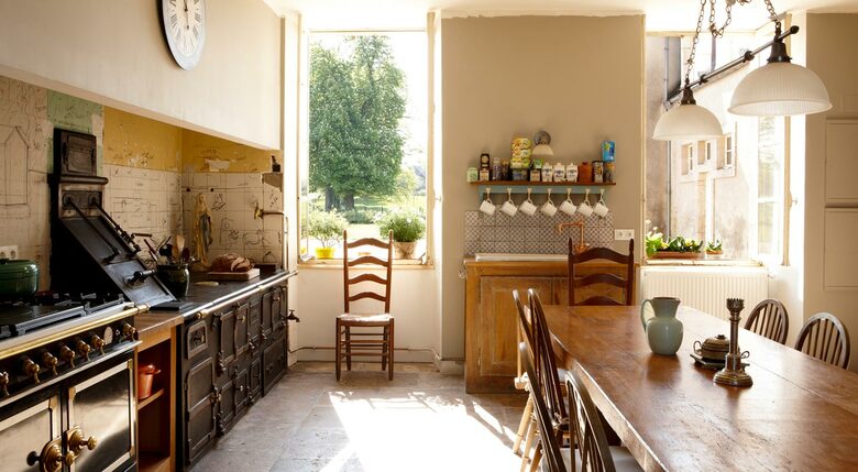 Chateau de Lalande - Crozon sur Vauvre, France