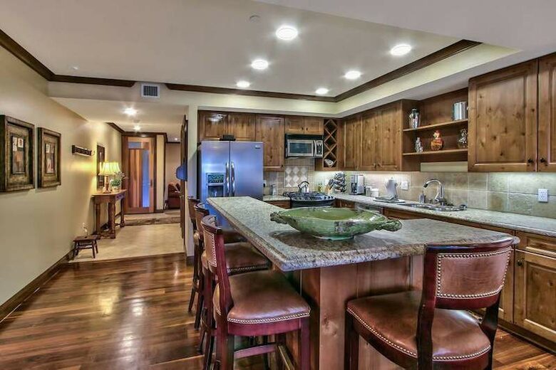 Lake Tahoe Living 2, Tonopalo – 3 Bedroom Residence (Sleeps 10) - Tahoe Vista, California