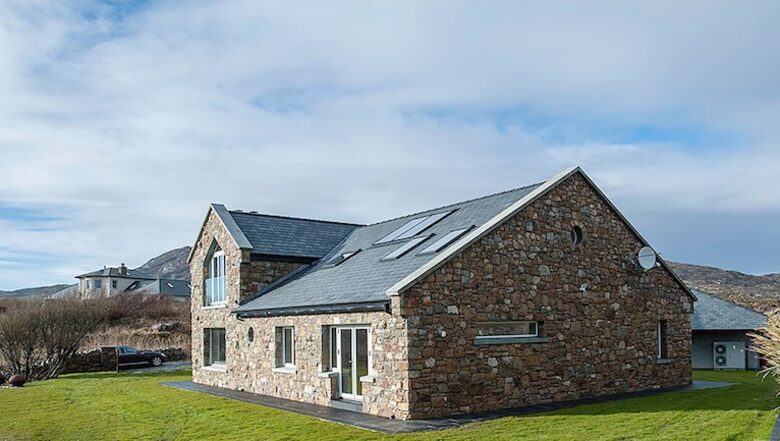 Whale Harbour Cottage - Roundstone, Ireland