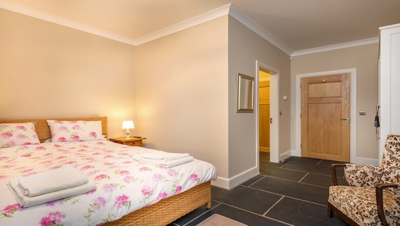 Whale Harbour Cottage - Roundstone, Ireland