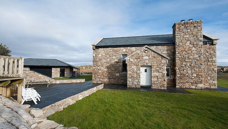 Whale Harbour Cottage - Roundstone, Ireland