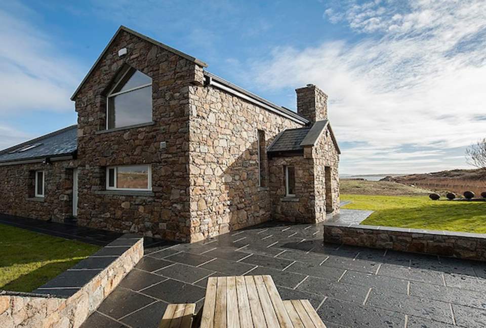 Whale Harbour Cottage - Roundstone, Ireland
