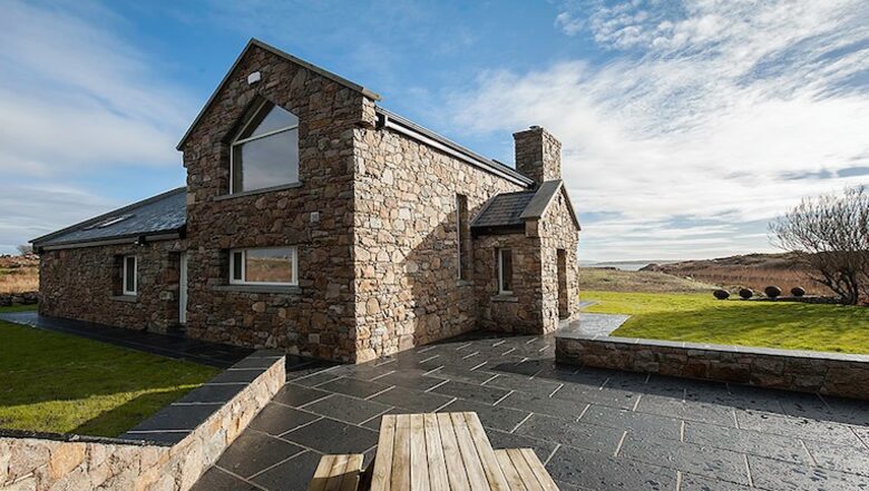 Whale Harbour Cottage - Roundstone, Ireland