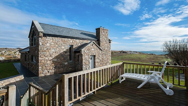 Whale Harbour Cottage - Roundstone, Ireland