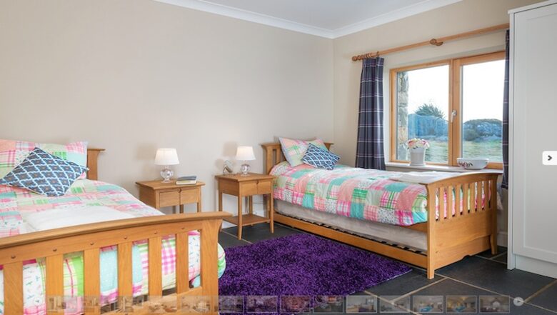 Whale Harbour Cottage - Roundstone, Ireland