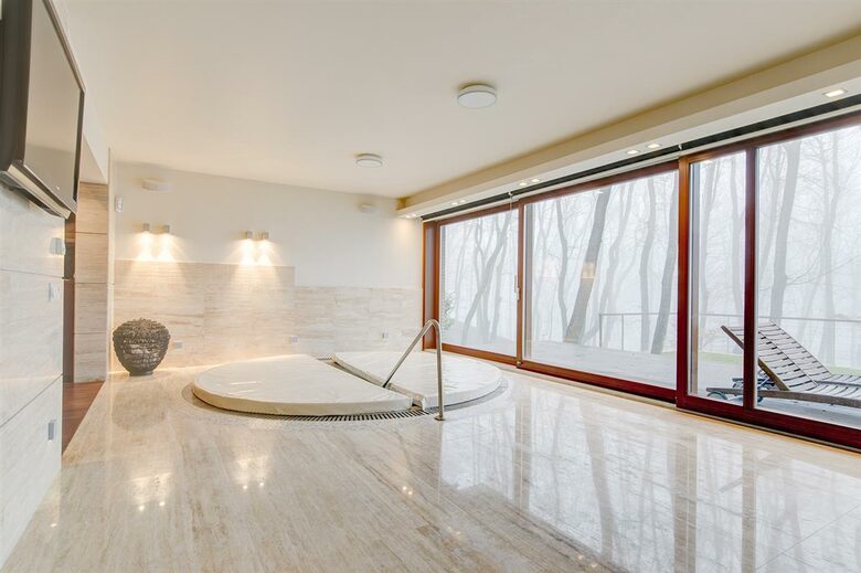 Budapest Luxurious District - Budapest, Hungary