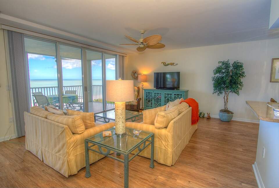 Sea Chase Naples Oceanfront Getaway - Naples, Florida