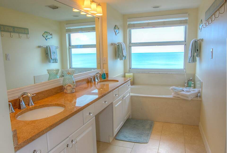 Sea Chase Naples Oceanfront Getaway - Naples, Florida