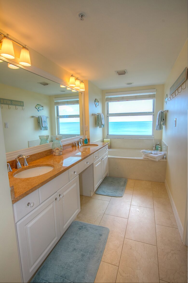 Sea Chase Naples Oceanfront Getaway - Naples, Florida