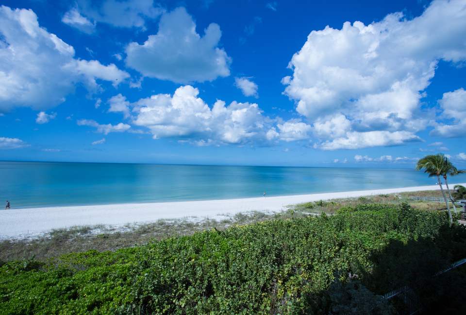 Sea Chase Naples Oceanfront Getaway - Naples, Florida