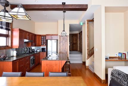 Niseko Snow Chalet - Hirafu Village Niseko, Japan