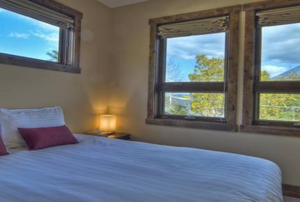 Niseko Snow Chalet - Hirafu Village Niseko, Japan