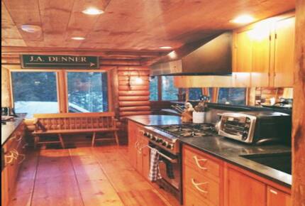 Luxury Log Cabin on Private Lake - Lovell, Maine