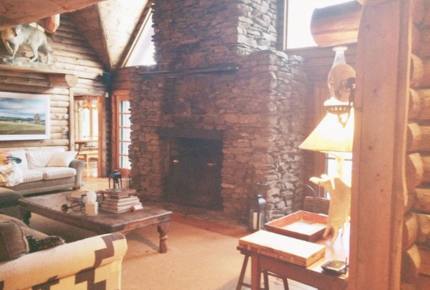 Luxury Log Cabin on Private Lake - Lovell, Maine