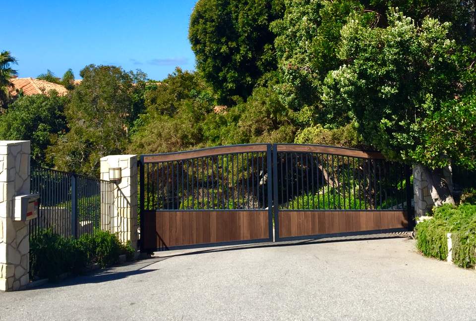 Stunning Beachfront House on Magnificent West Malibu Cove - Malibu, California