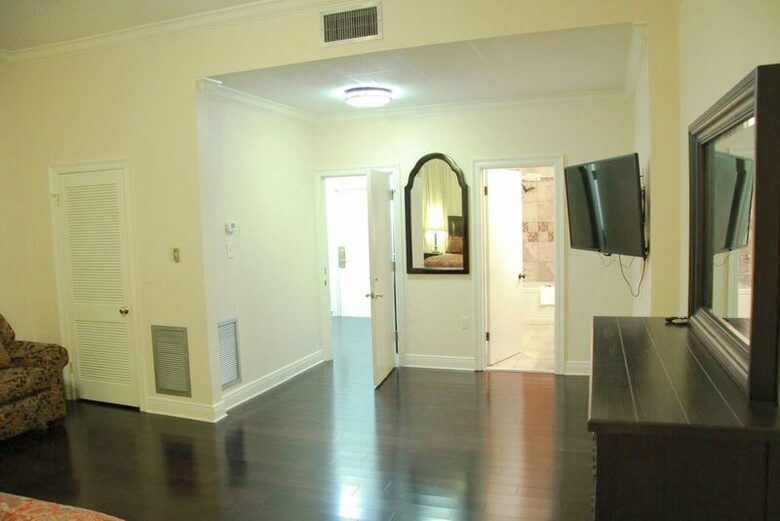 French Quarter Apartment - New Orleans, Louisiana