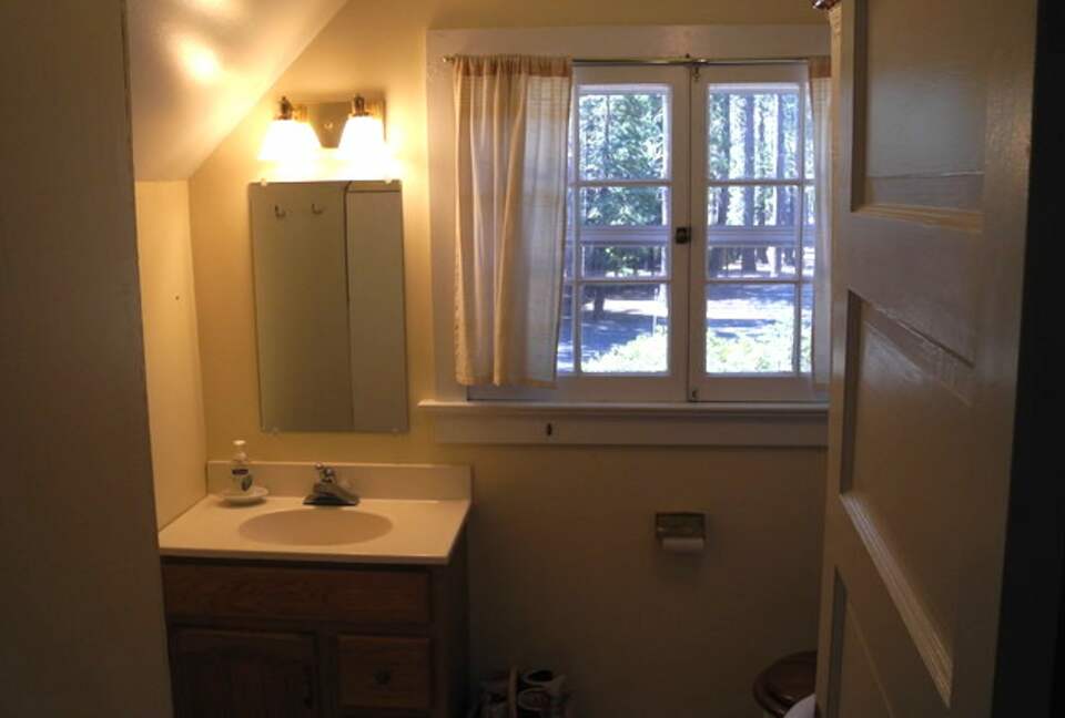 North Shore Cottage - Tahoe Park, California