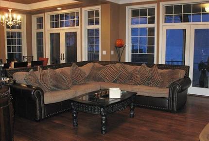 Luxury Home on the Sunny Shores of Lake Erie - PORT COLBORNE, Canada