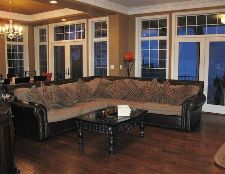 Luxury Home on the Sunny Shores of Lake Erie - PORT COLBORNE, Canada