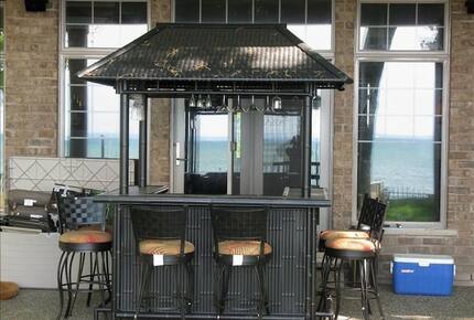 Luxury Home on the Sunny Shores of Lake Erie - PORT COLBORNE, Canada