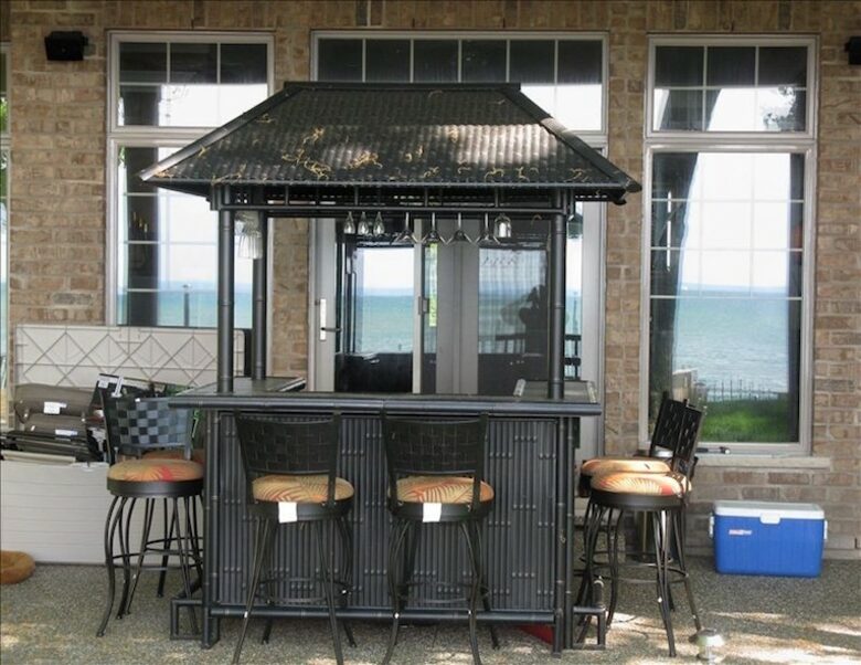 Luxury Home on the Sunny Shores of Lake Erie - PORT COLBORNE, Canada