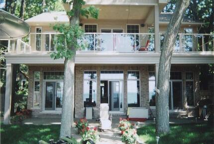 Luxury Home on the Sunny Shores of Lake Erie - PORT COLBORNE, Canada