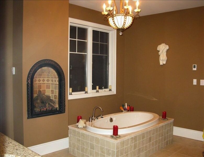 Luxury Home on the Sunny Shores of Lake Erie - PORT COLBORNE, Canada