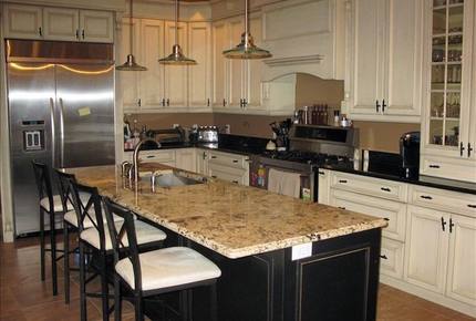 Luxury Home on the Sunny Shores of Lake Erie - PORT COLBORNE, Canada